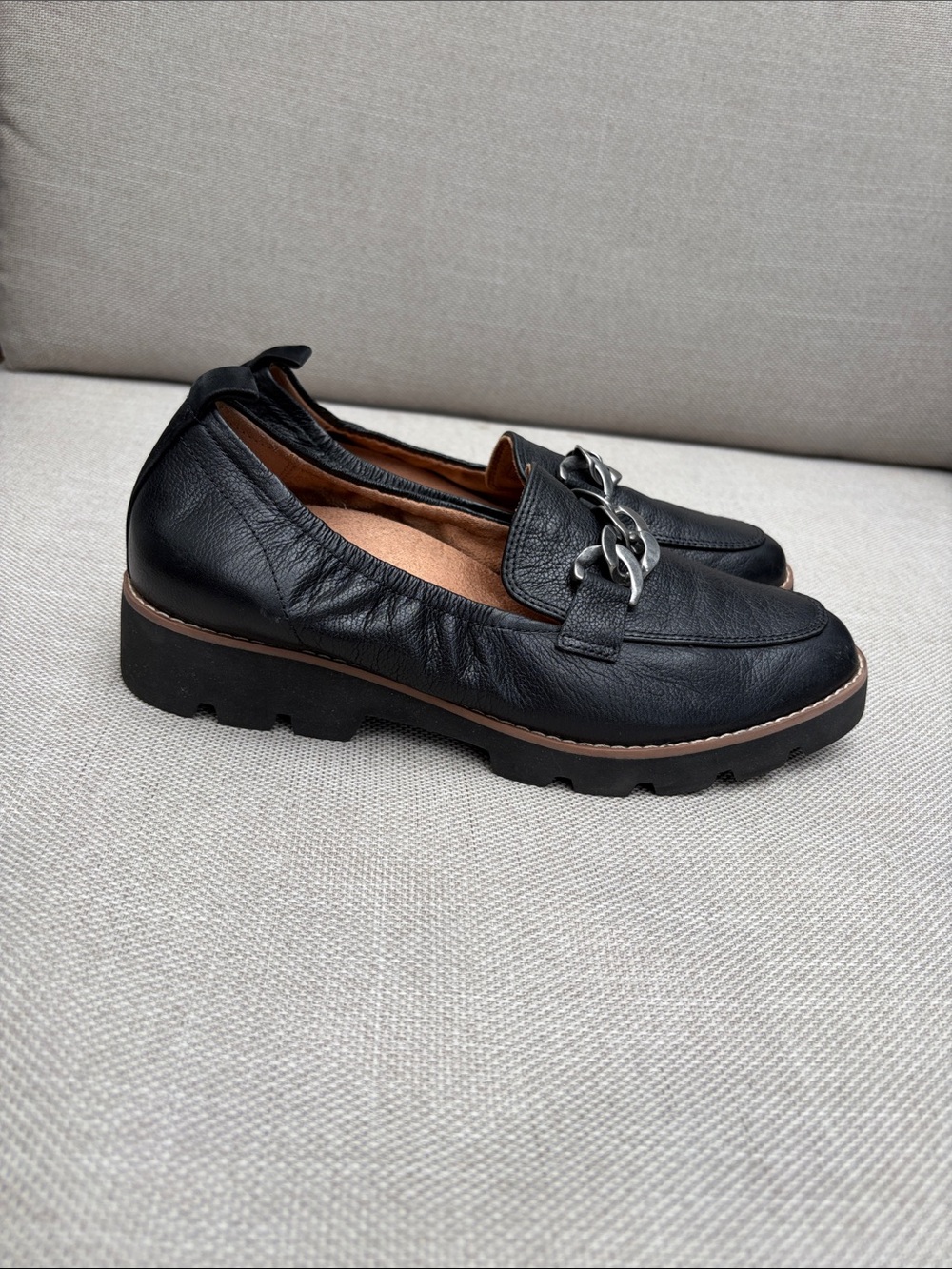 Vionic Cynthia Black Leather Chain-Detail Slip-On Loafers